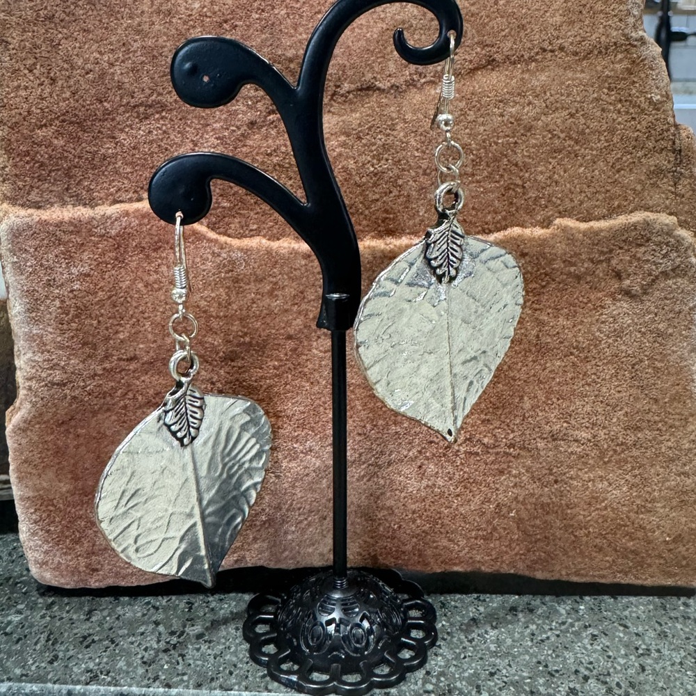 Silver Leaf Earrings - os